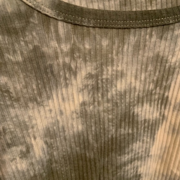 Crop top - Picture 2 of 2